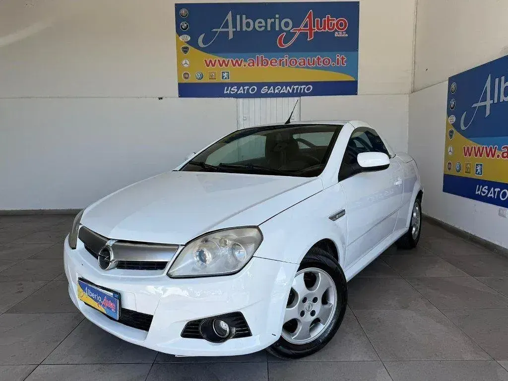Usata Opel Tigra Sport 69 CV (50 kW) 2005 Cabrio