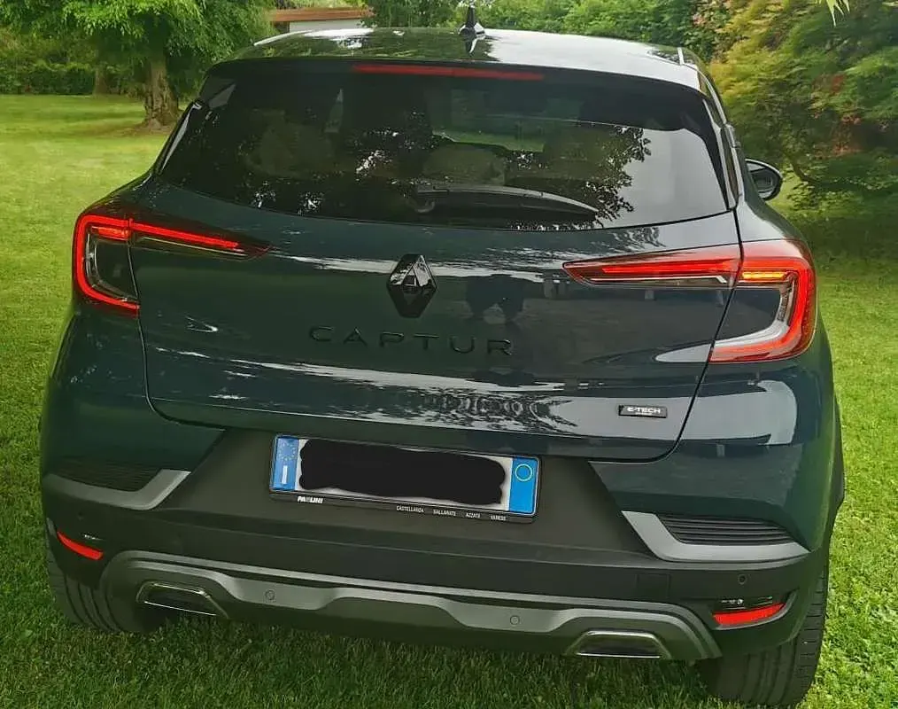Usata Renault Captur Engineered 94 CV (69 kW) 2023 Blu/azzurro SUV