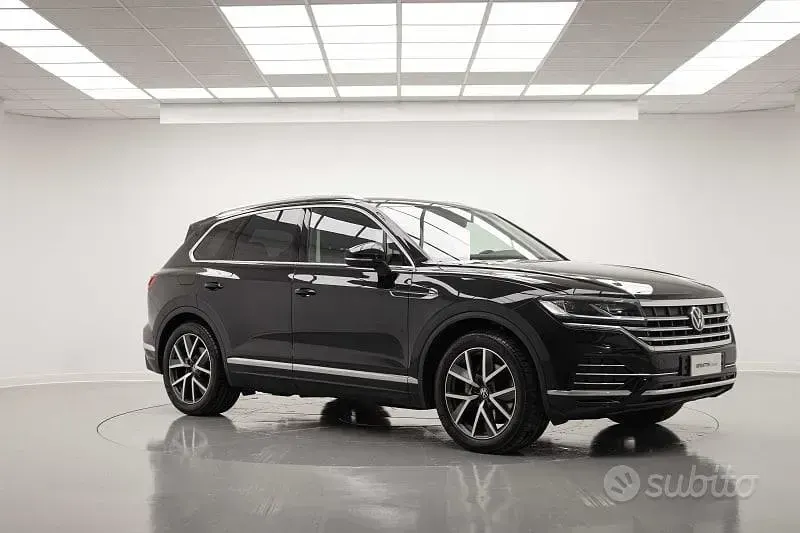 Usata VW Touareg Elegance 314 CV (230 kW) 2023 Nero SUV