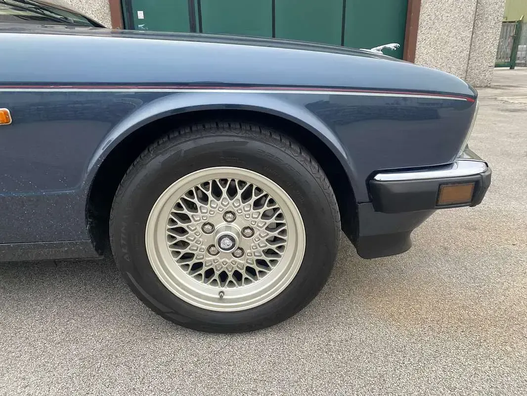 Usata Jaguar XJ40 222 CV (163 kW) 1991 Blu/azzurro Berlina