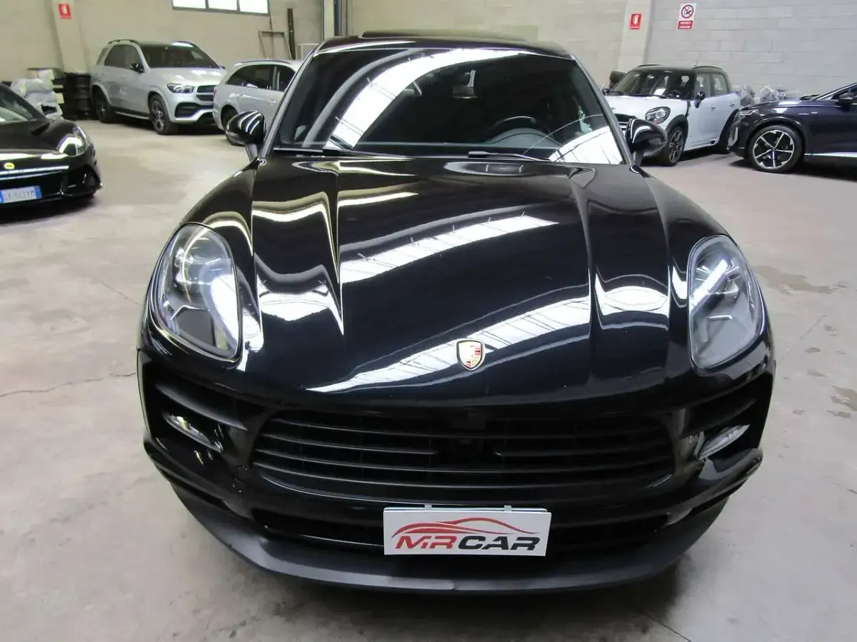 Usata Porsche Macan 245 CV (180 kW) 2020 Jet black metallic SUV