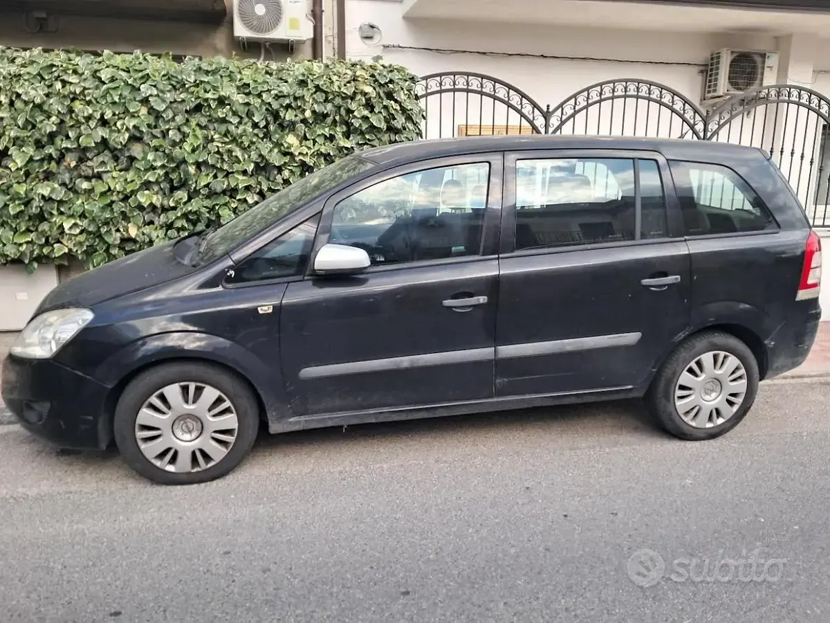 Usata Opel Zafira 110 CV (80 kW) 2009 Nero Monovolume
