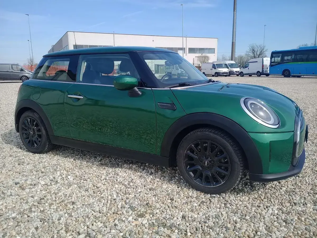 Usado Mini Cooper Essential 136 HP (100 kW) 2023 Verde Citadino