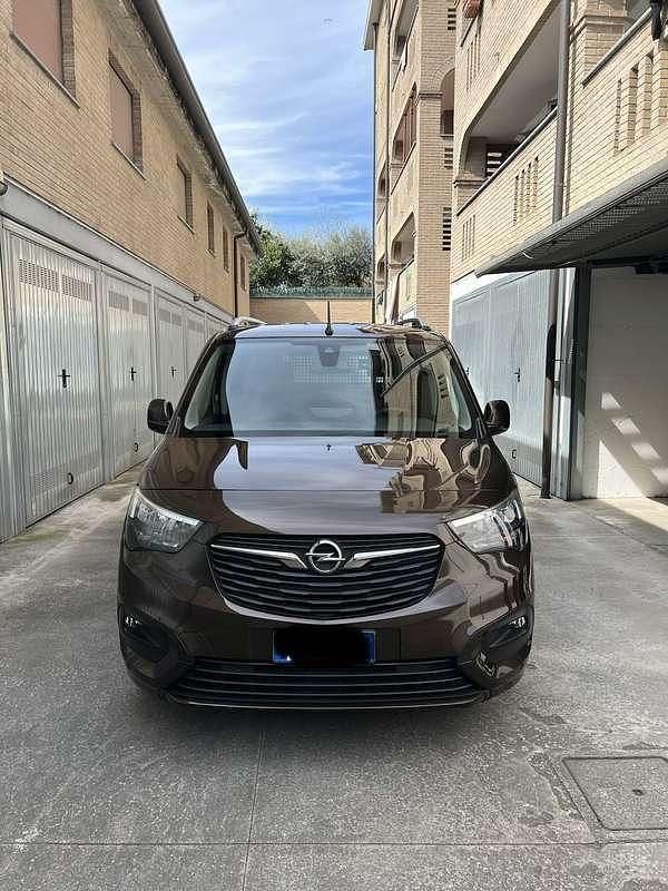 Usata Opel Combo Life Innovation 131 CV (96 kW) 2020 Marrone Furgone