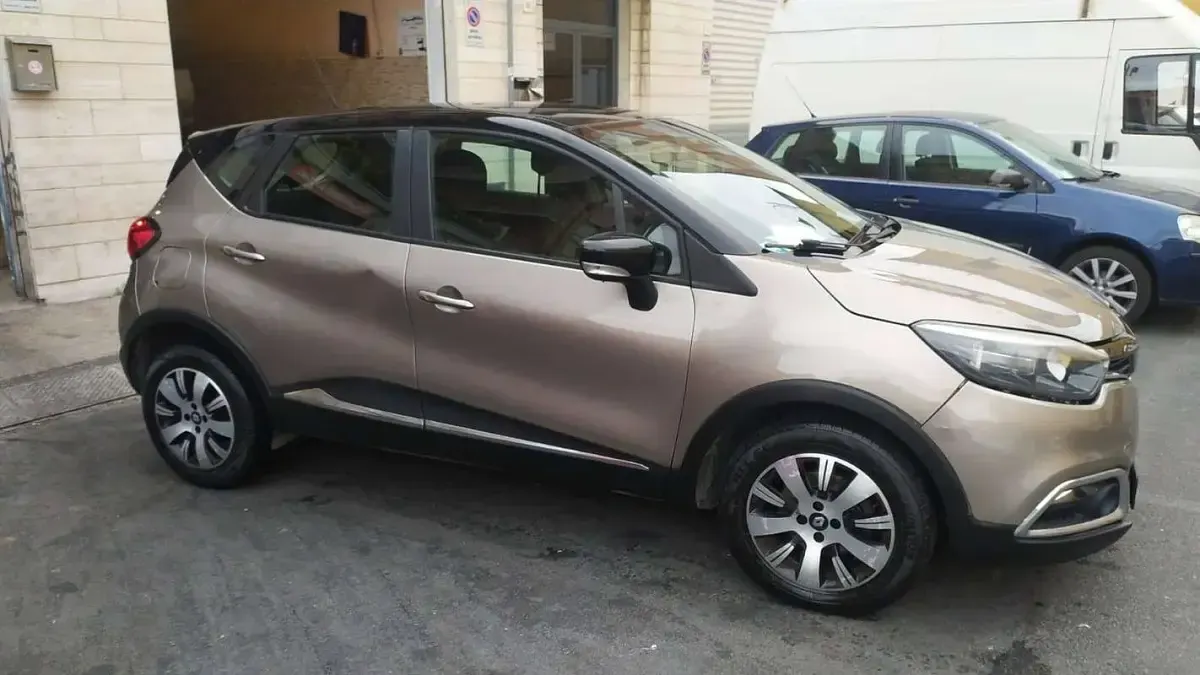 Usata Renault Captur Intens 90 CV (66 kW) 2016 Beige SUV