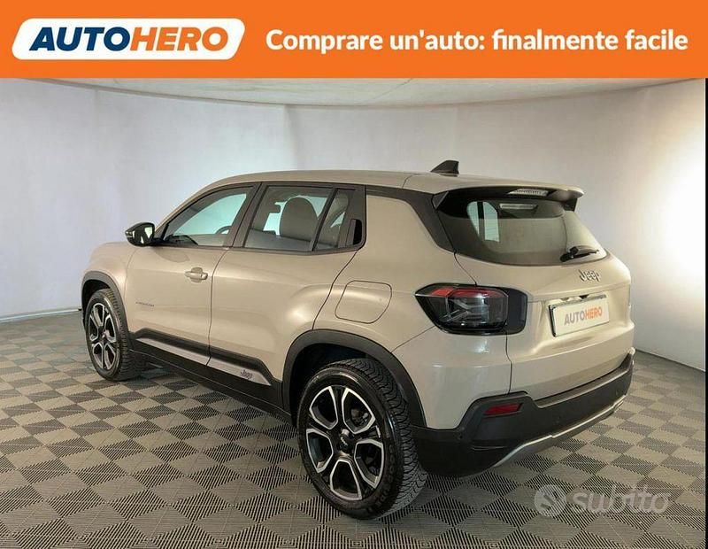 Usata Jeep Avenger Altitude 101 CV (74 kW) 2023 Beige SUV