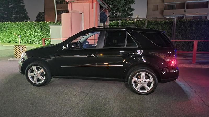 Usata Mercedes ML320 224 CV (164 kW) 2005 Nero SUV