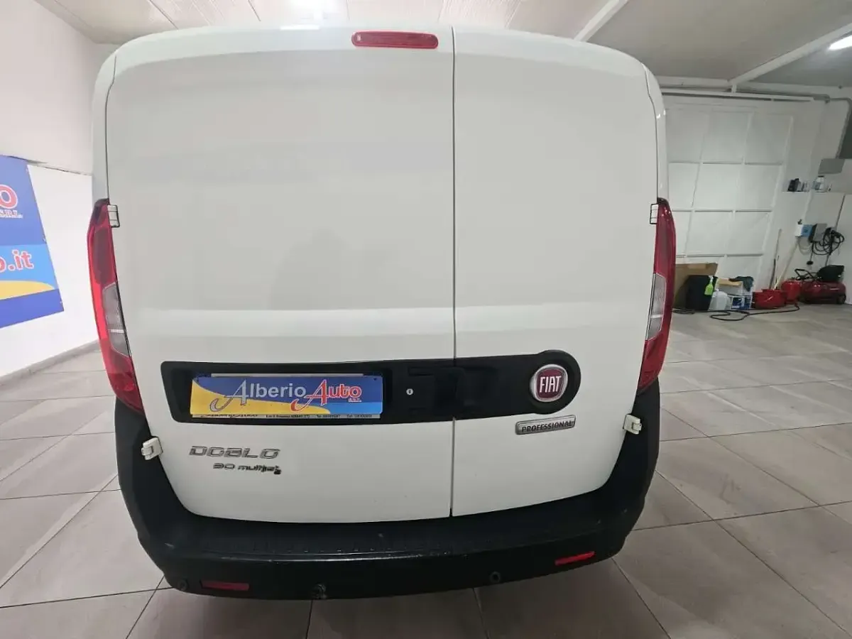 Usata Fiat Doblò 90 CV (66 kW) 2016 Bianco Monovolume