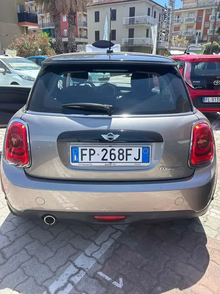 Usata Mini Cooper D Business 116 CV (85 kW) 2018 Grigio Utilitaria