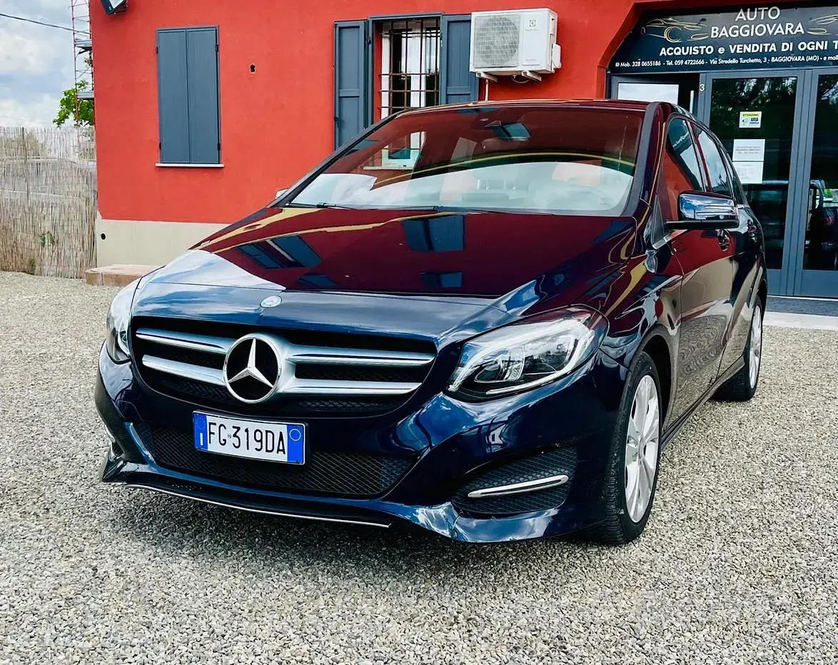 Usata Mercedes B180 Premium 109 CV (80 kW) 2017 Blu Utilitaria