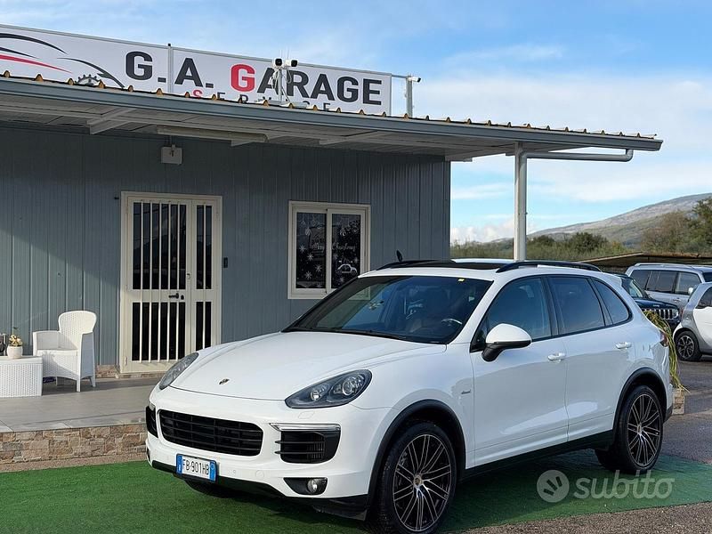 Bianco Usata 2015 Porsche Cayenne SUV | 32.900 € (Buon prezzo) - Immagine 1/4
