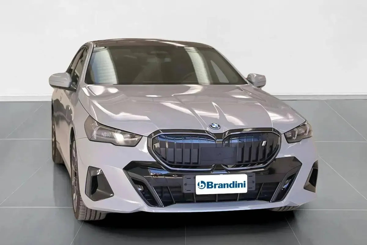 Usata BMW i5 Comfort Edition 250 kW (340 CV) 2024 Grigio Berlina