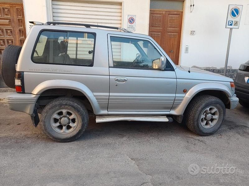 Usata Mitsubishi Pajero 84 CV (61 kW) 1997 Grigio SUV