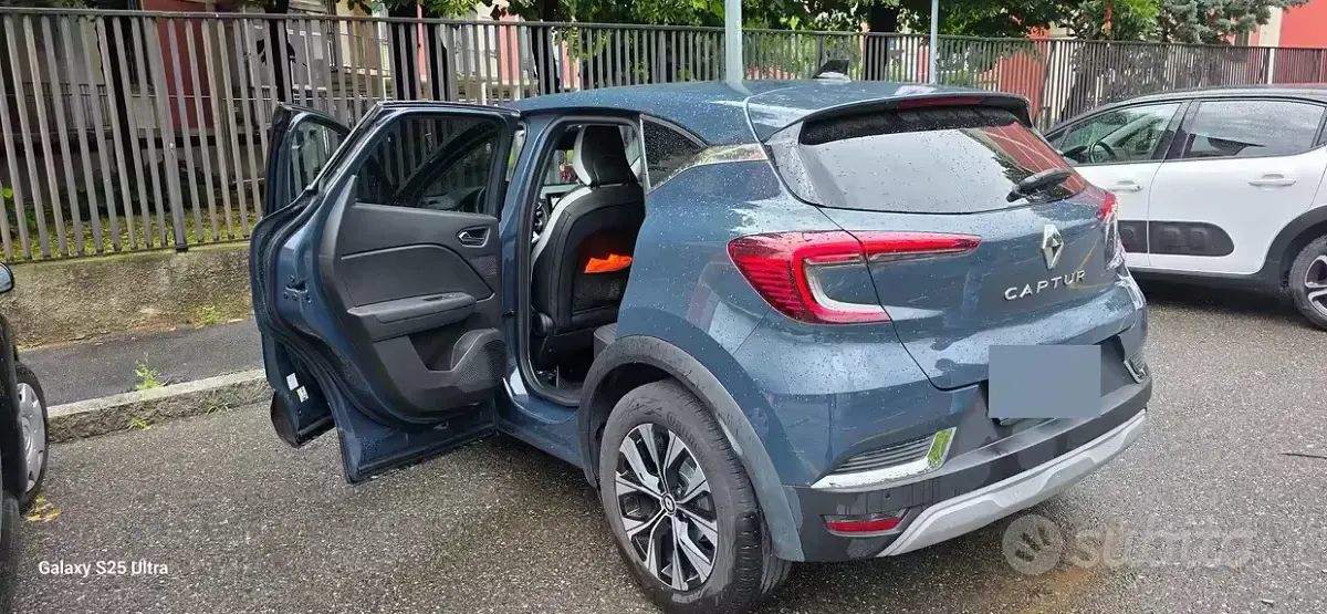 Usata Renault Captur 101 CV (74 kW) 2024 Blu SUV