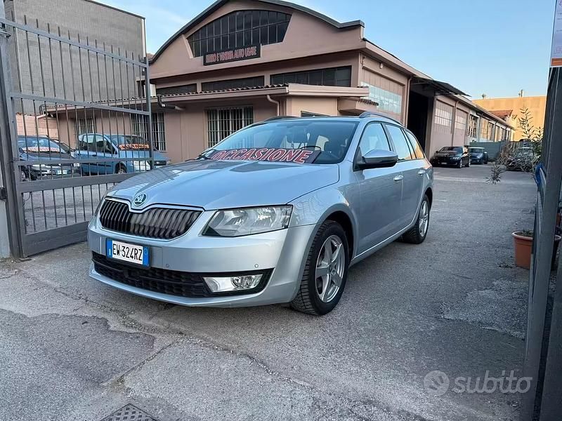 Usata Skoda Octavia Executive 104 CV (76 kW) 2014 Grigio Utilitaria