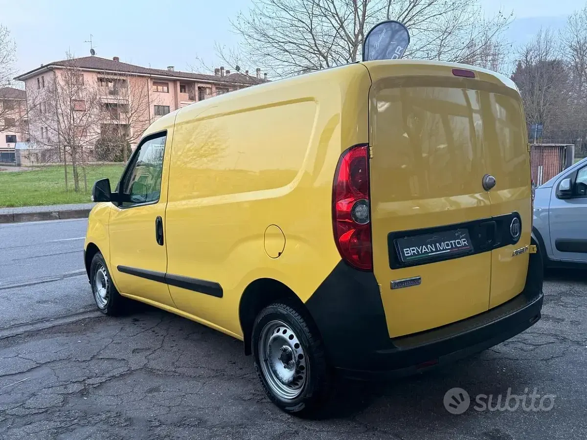 Usata Fiat Doblò 95 CV (69 kW) 2020 Giallo