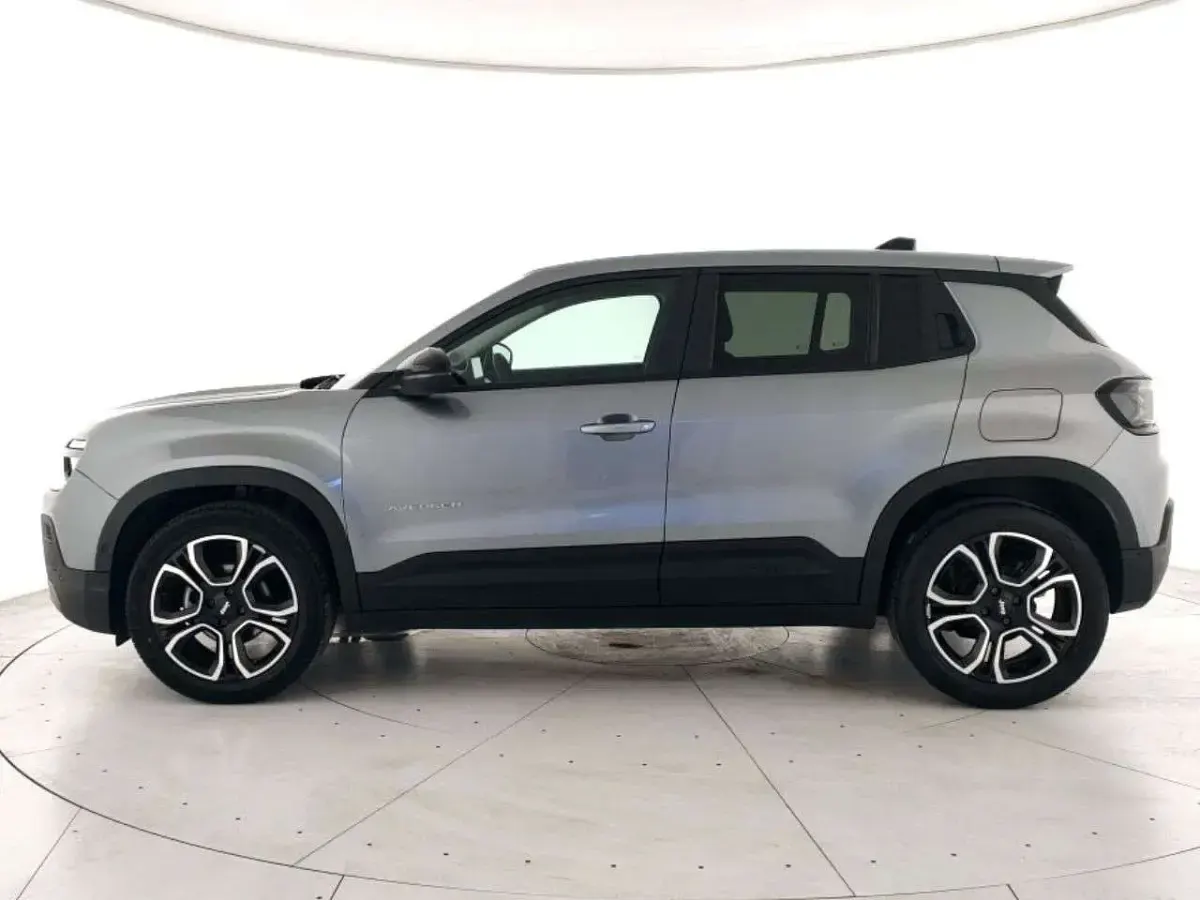 Usata Jeep Avenger Summit 101 CV (74 kW) 2025 Argento SUV