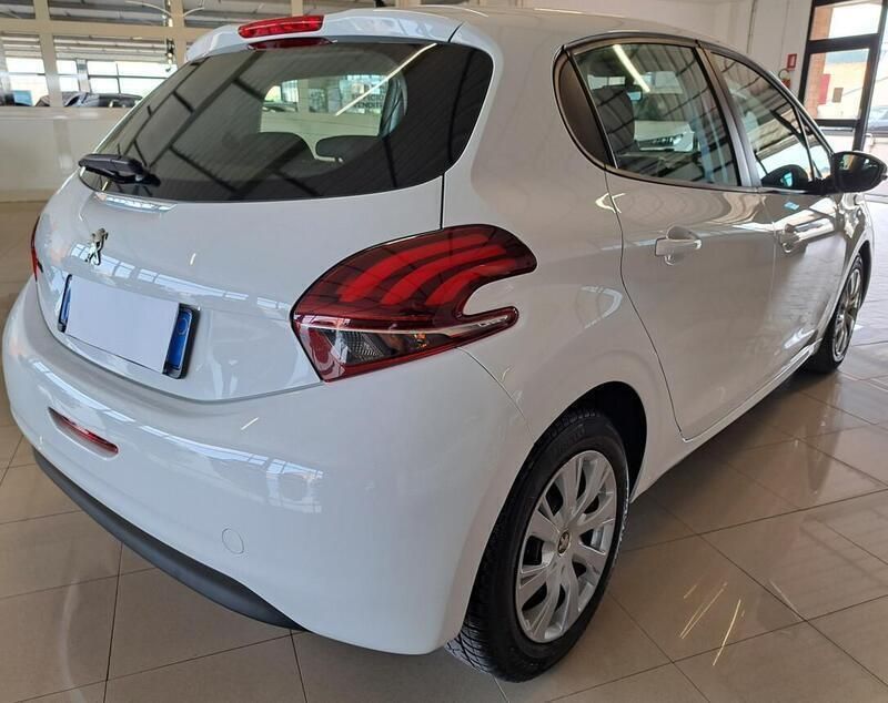 Usata Peugeot 208 Active 101 CV (74 kW) 2016 Bianco Utilitaria