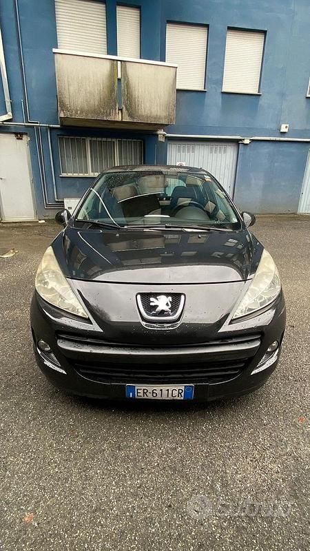 Nero Usata 2013 Peugeot 207 Tre volumi | 2250 € (Ottimo prezzo) - Immagine 1/4