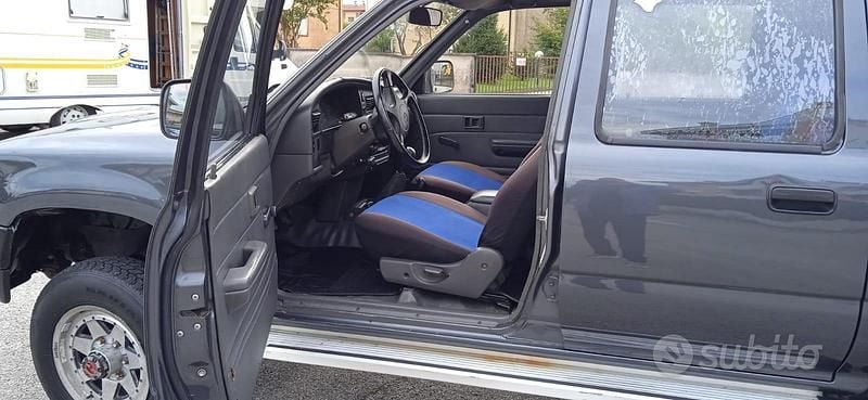 Usata Toyota HiLux 83 CV (61 kW) 1990 Verde Pick-up