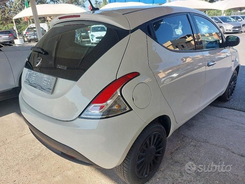 Usata Lancia Ypsilon S 69 CV (50 kW) 2022 Bianco Utilitaria