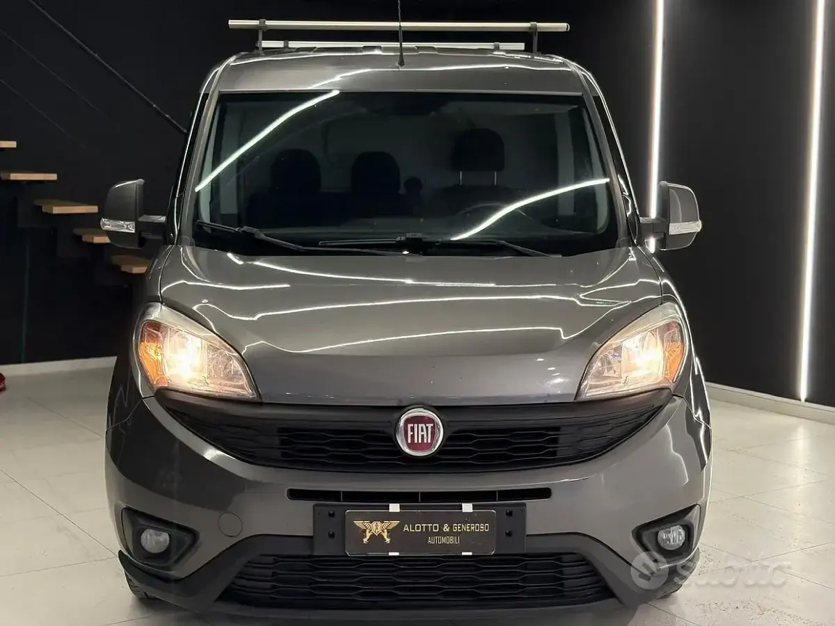 Usata Fiat Doblò Lounge 105 CV (77 kW) 2018 Grigio Monovolume