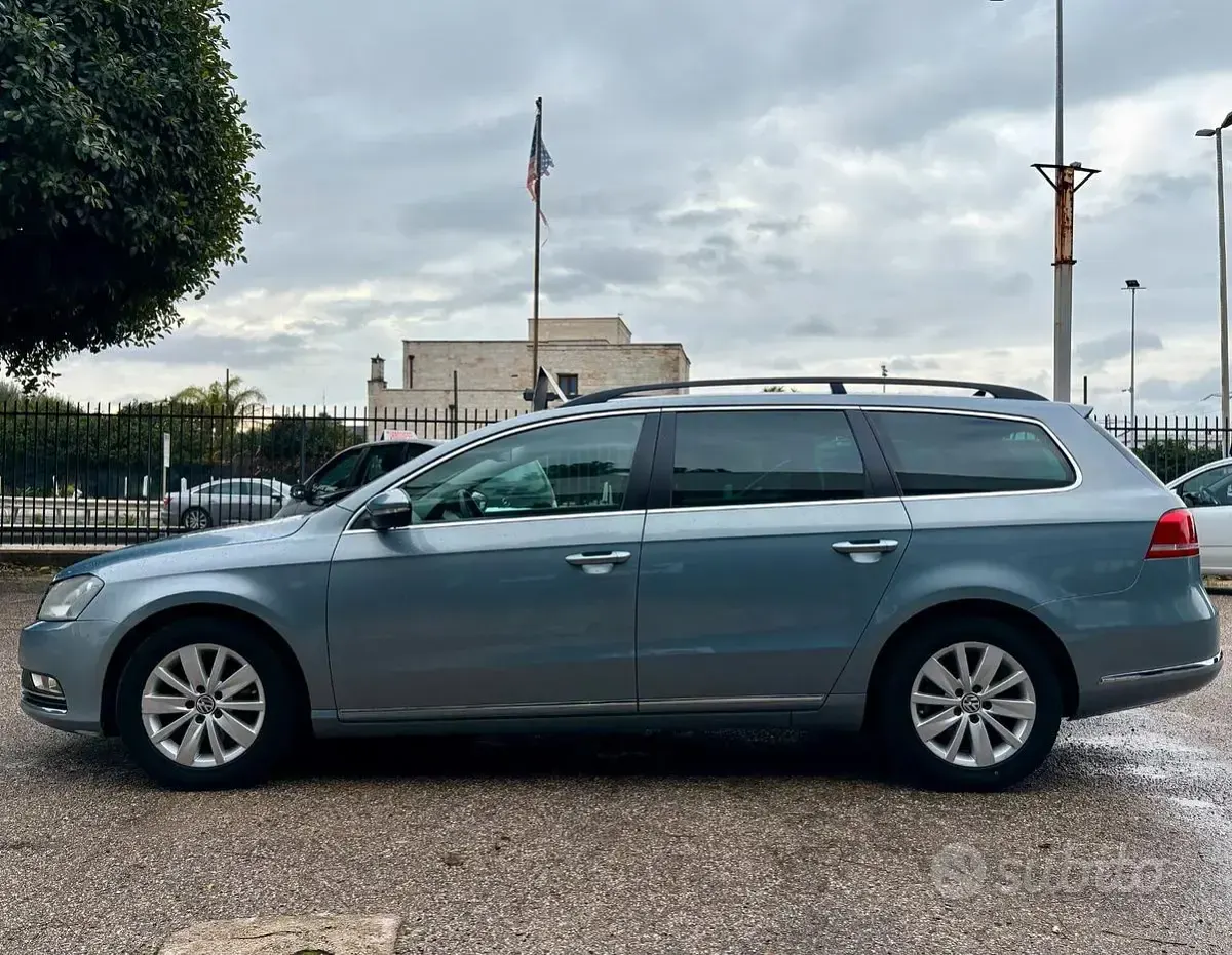 Begagnad VW Passat Comfortline 140 HK (102 kW) 2012 Blå Sedan