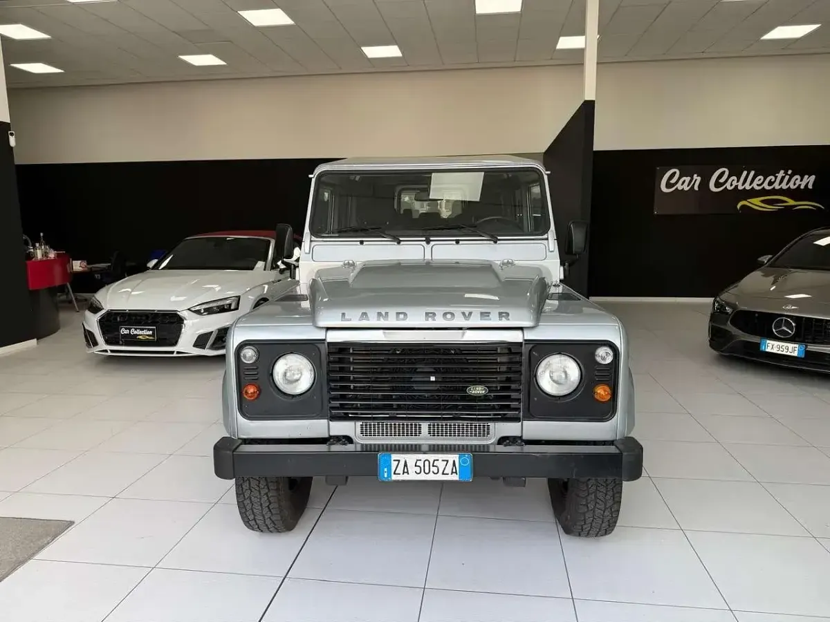 Usata Land Rover Defender S 122 CV (89 kW) 2009 Argento Station wagon