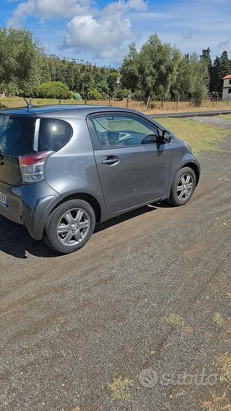 Usata Toyota iQ 98 CV (72 kW) 2010 Grigio Utilitaria