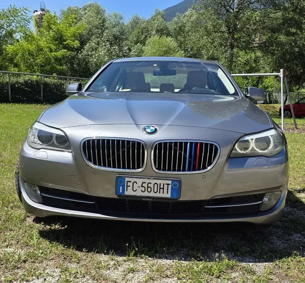 Usata BMW 530 Performance 245 CV (180 kW) 2011 Grigio Berlina
