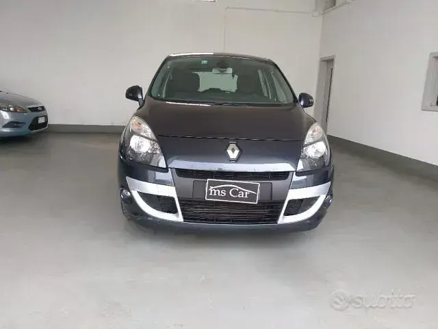 Käytetty Renault Scenic E-Tech Dynamique 110 HP (80 kW) 2011 Harmaa Tila-auto