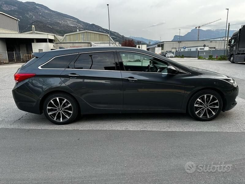 Usata Hyundai i40 141 CV (103 kW) 2016 Grigio Station wagon
