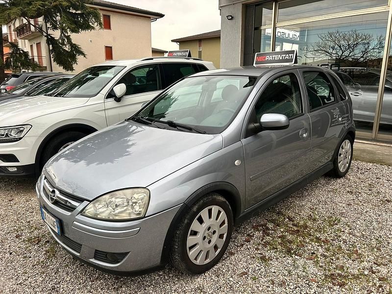 Usata Opel Corsa Edition 65 CV (47 kW) 2014 Grigio Utilitaria
