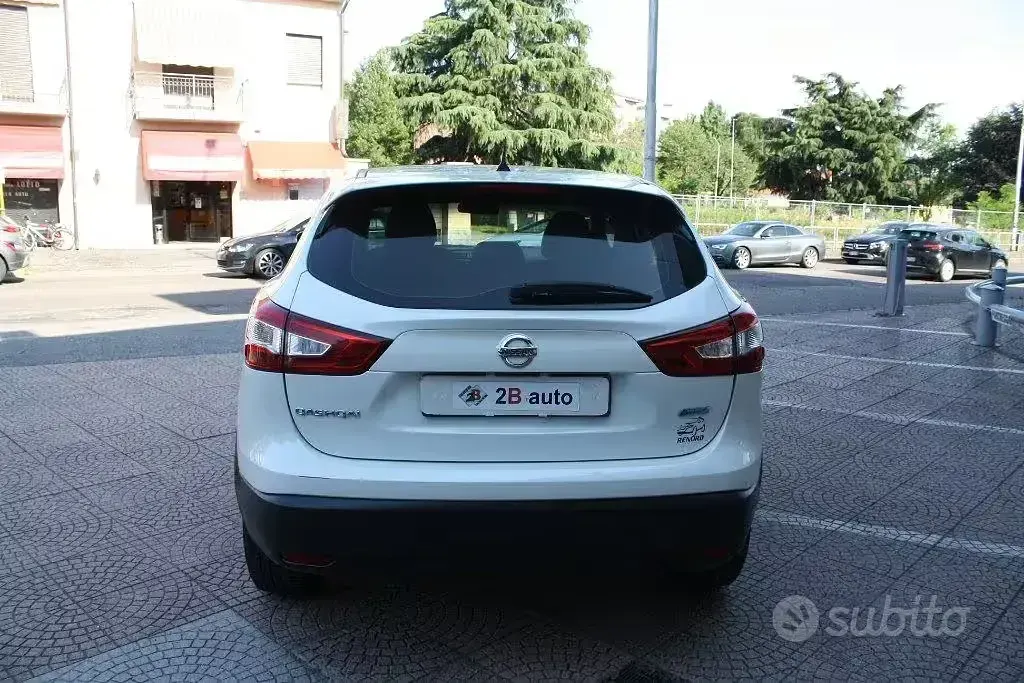 Usata Nissan Qashqai 110 CV (80 kW) 2015 Bianco SUV