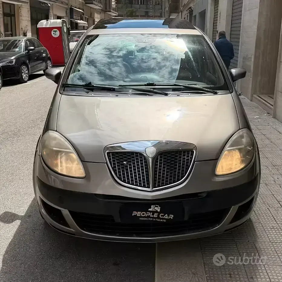 Usata Lancia Musa 95 CV (69 kW) 2007 Giallo Monovolume