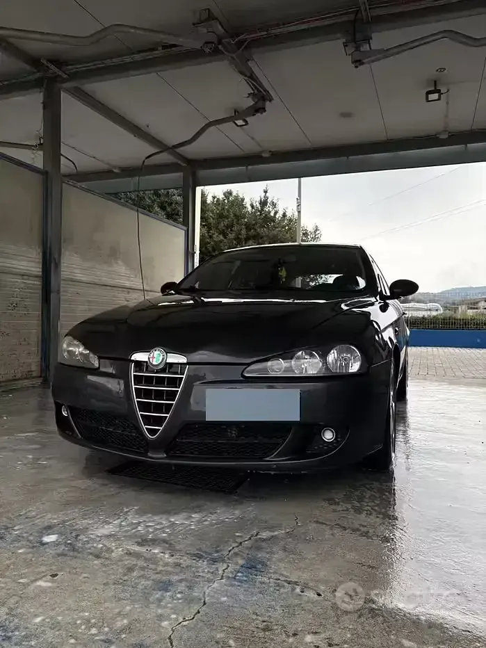 Usata Alfa Romeo 147 120 CV (88 kW) 2006 Grigio Utilitaria