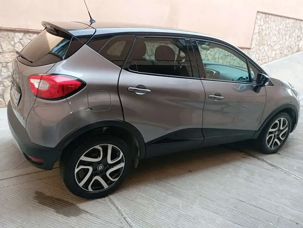 Usata Renault Captur Iconic 90 CV (66 kW) 2017 Grigio SUV