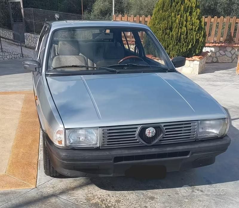 Usata Alfa Romeo 33 Quadrifoglio 118 CV (86 kW) 1984 Grigio Berlina