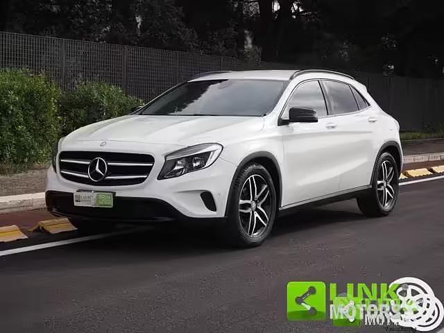 Usata Mercedes GLA200 136 CV (100 kW) 2016 Bianco SUV