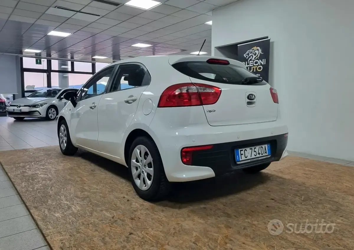 Usata Kia Rio Active 85 CV (62 kW) 2016 Bianco Utilitaria