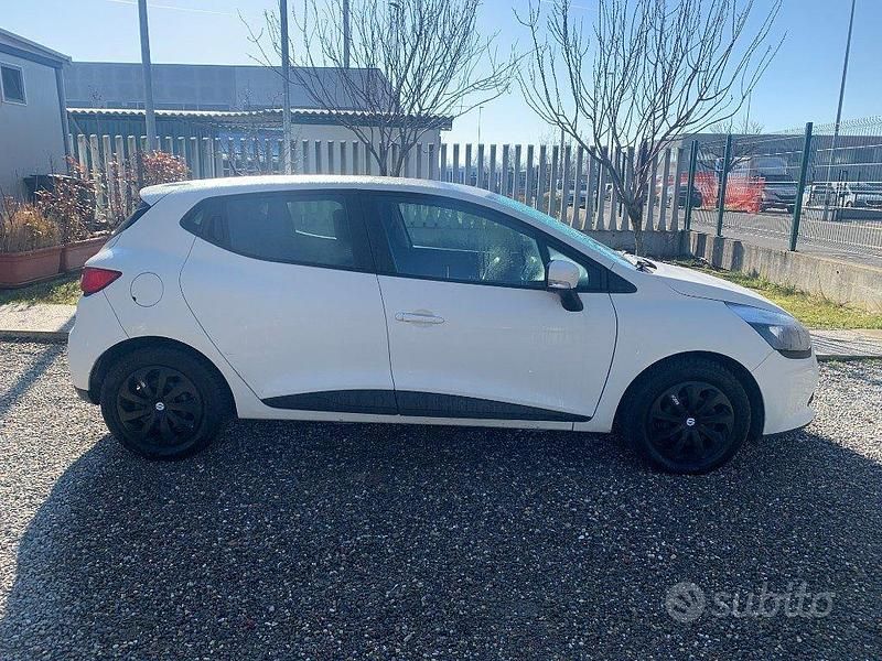 Usata Renault Clio IV Zen 75 CV (55 kW) 2016 Beige Berlina