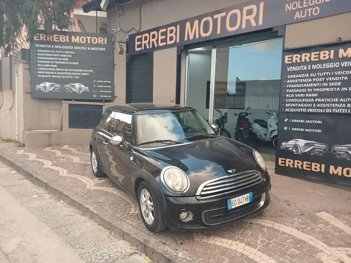 Usata Mini Cooper 75 CV (55 kW) 2011 Nero Utilitaria