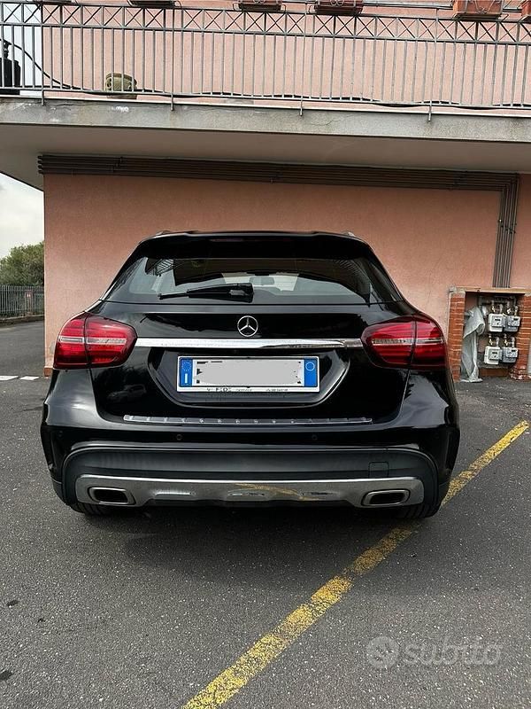 Usata Mercedes GLA180 122 CV (89 kW) 2018 Nero SUV