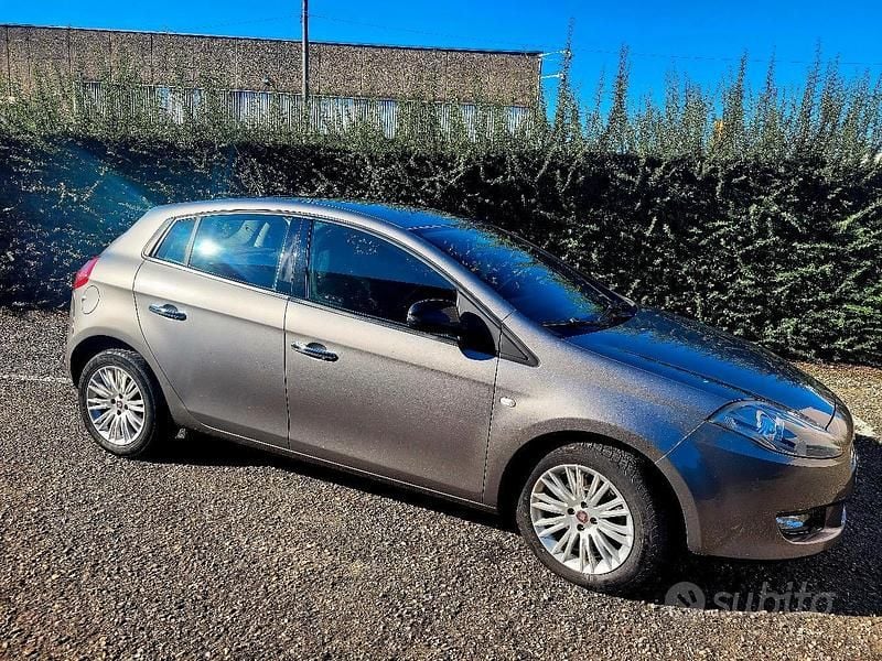 Usata Fiat Bravo 105 CV (77 kW) 2014 Grigio Utilitaria