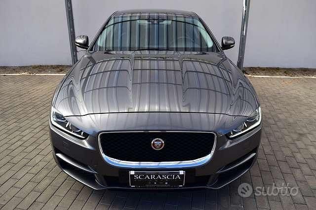 Usata Jaguar XE Prestige 180 CV (132 kW) 2015 Ammonite grey Berlina