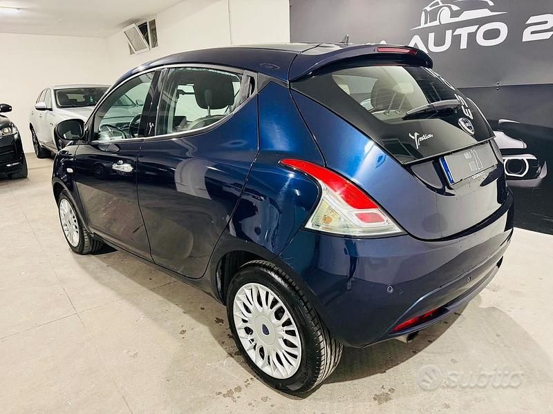 Usado Lancia Ypsilon 95 HP (69 kW) 2018 Azul Citadino