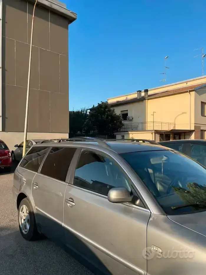 Usata VW Passat 90 CV (66 kW) 2002 Grigio Station wagon