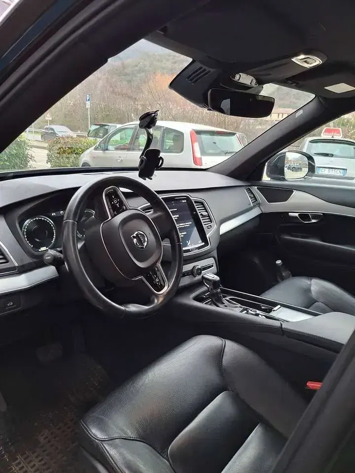 Begagnad Volvo XC90 Momentum 190 HK (139 kW) 2018 Svart SUV