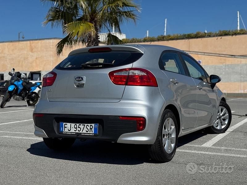 Usata Kia Rio 84 CV (61 kW) 2017 Grigio Berlina