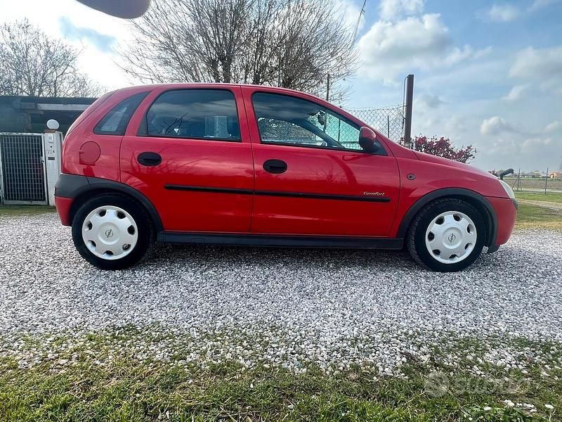 Usata Opel Corsa Comfort 75 CV (55 kW) 2001 Rosso Utilitaria